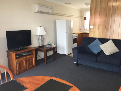 Regatta Point Tavern & Holiday Villas - Inverell Accommodation 6