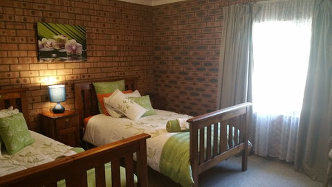 Shady Trees Barrington Holiday House - Inverell Accommodation 6