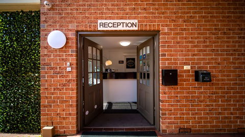 Hamiltonâ€™s Queanbeyan Motel - Inverell Accommodation 3