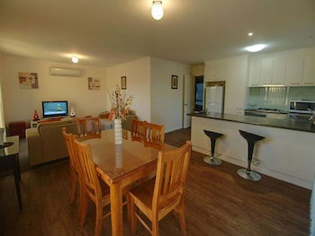 DBJ Holiday Units - Inverell Accommodation 6