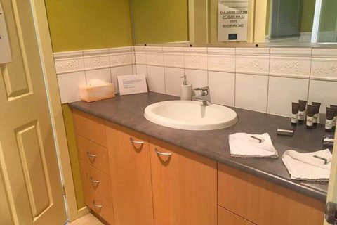 Idyllic Retreat For 4 People In Beautiful Otway Ranges, Recharge & Refresh In Hot Tub - Inverell Accommodation 7