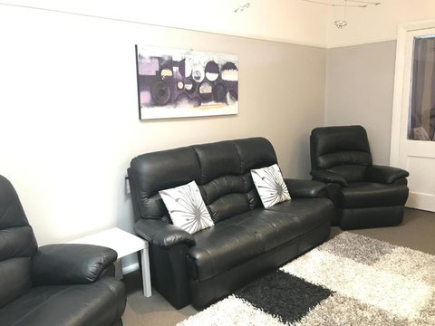 Five Ways Apartment - Inverell Accommodation 5