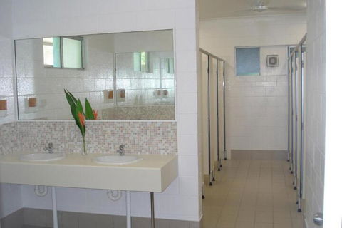 Absolute Backpackers Mission Beach - Inverell Accommodation 5
