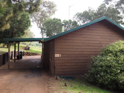 Augusta Sheoak Chalets - Inverell Accommodation 4