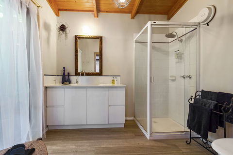 Gembrook Cottages - Inverell Accommodation 3