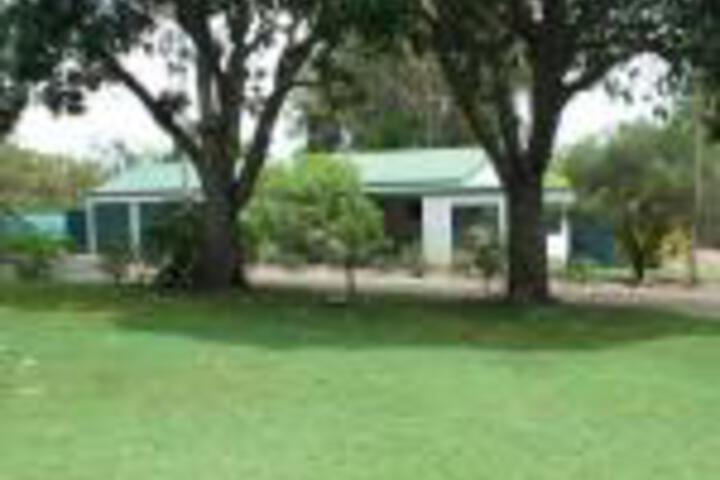 Damascus QLD Inverell Accommodation