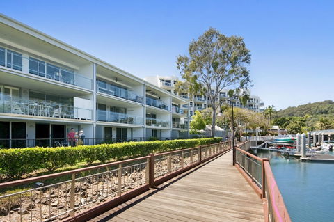 Jacaranda Noosa - Inverell Accommodation 0
