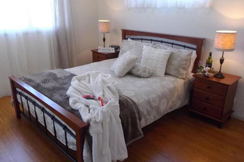 Tinaroo Sunset Retreat - Inverell Accommodation 7