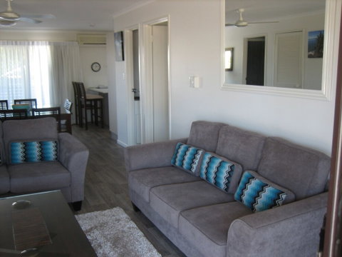 Regency Waterfront Motel - Inverell Accommodation 3