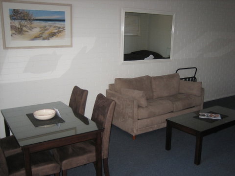 Regency Waterfront Motel - Inverell Accommodation 6