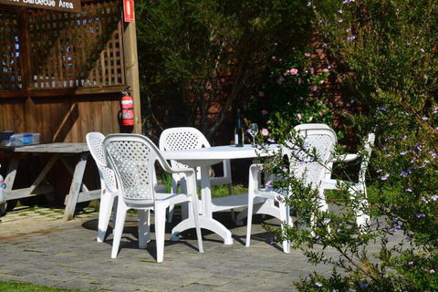 Castaway Holiday Apartments - Inverell Accommodation 2