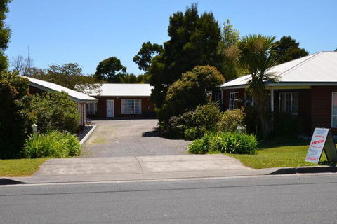 Castaway Holiday Apartments - Inverell Accommodation 4