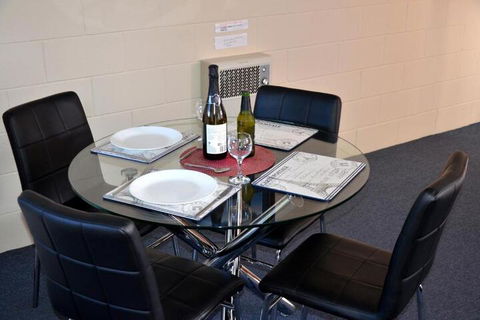 Castaway Holiday Apartments - Inverell Accommodation 3