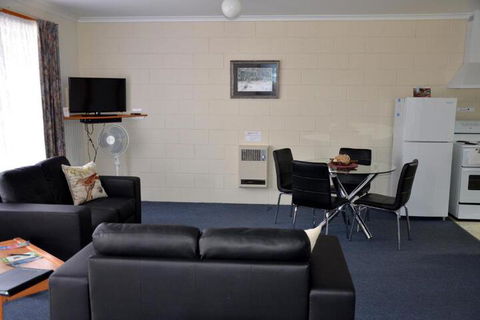 Castaway Holiday Apartments - Inverell Accommodation 7