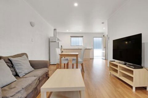 Adelaide Holiday Homes - Inverell Accommodation 0