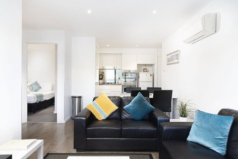 RNR Serviced Apartments North Melbourne - Inverell Accommodation 5