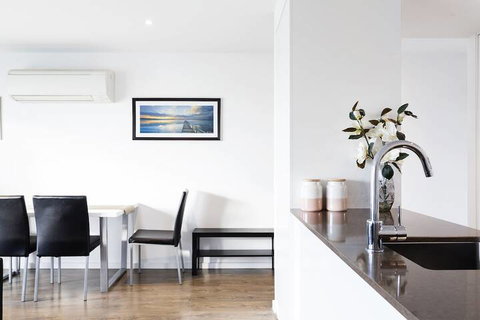 RNR Serviced Apartments North Melbourne - Inverell Accommodation 4