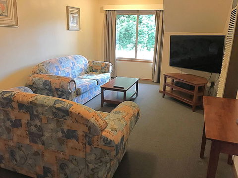 AAt 28 Goldsmith Motel - Inverell Accommodation 3