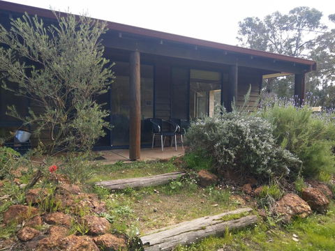 Dunsborough Rail Carriages & Farm Cottages - Inverell Accommodation 3