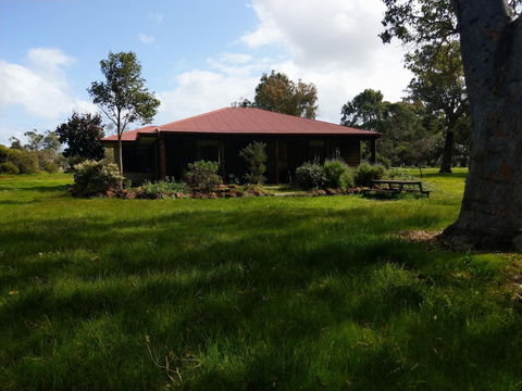 Dunsborough Rail Carriages & Farm Cottages - Inverell Accommodation 0