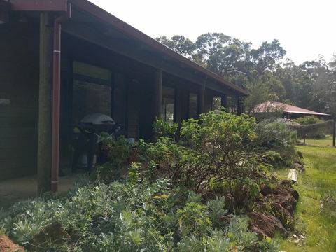 Dunsborough Rail Carriages & Farm Cottages - Inverell Accommodation 4