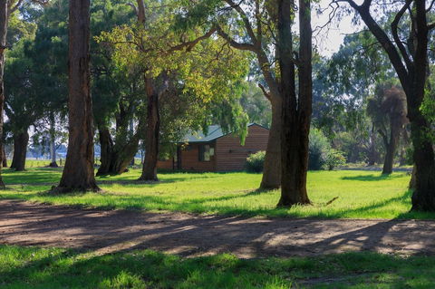 Dunsborough Rail Carriages & Farm Cottages - Inverell Accommodation 1