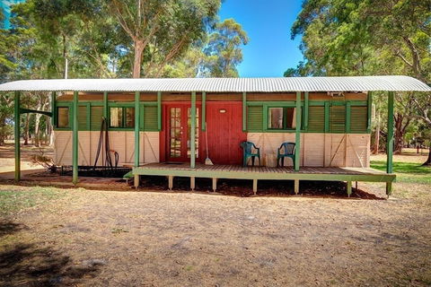 Dunsborough Rail Carriages & Farm Cottages - Inverell Accommodation 6