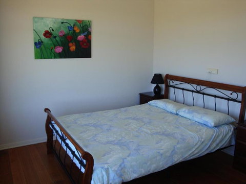 Absolute Waterfront Cottage - Inverell Accommodation 6