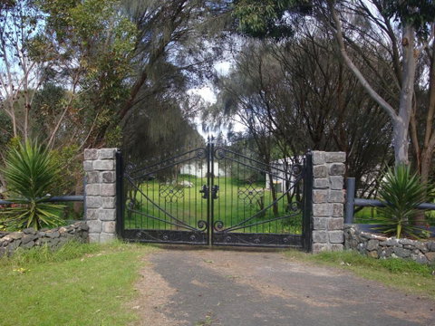 Absolute Waterfront Cottage - Inverell Accommodation 5