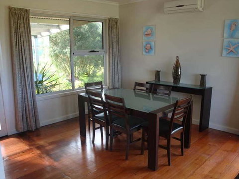 Absolute Waterfront Cottage - Inverell Accommodation 4