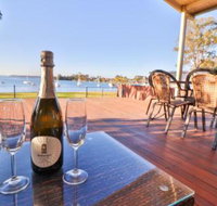 Lakefront Simplicity - Inverell Accommodation