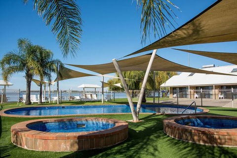 Lake Edge Resort - Inverell Accommodation 2