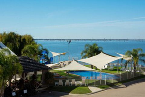 Lake Edge Resort - Inverell Accommodation 0