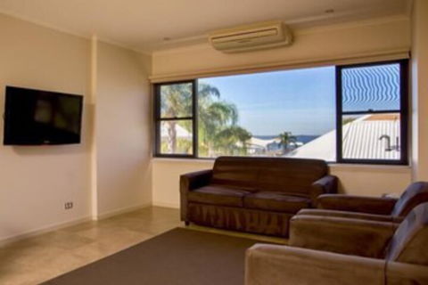 Lake Edge Resort - Inverell Accommodation 6