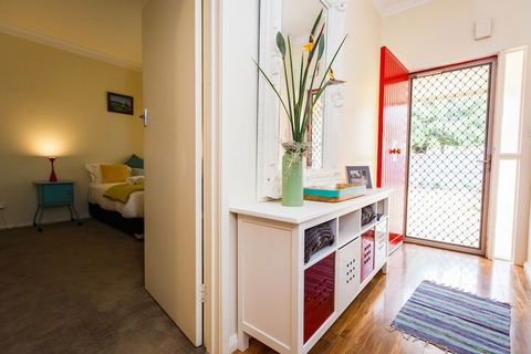 Indulge Homes - 77 Olive - Inverell Accommodation 1