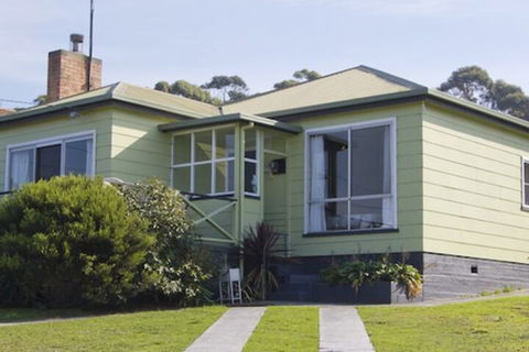 Lady Barron Holiday Home - Inverell Accommodation 3