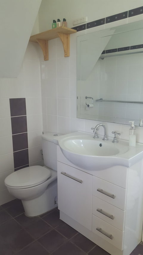 Dam It Getaway- Homestead - Inverell Accommodation 6