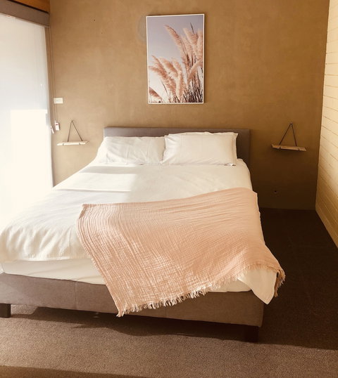 Pelican Sands Scamander - Inverell Accommodation 5