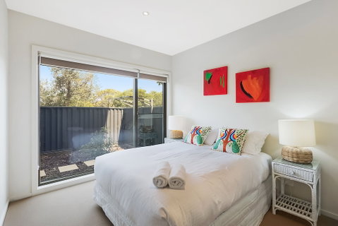 Rolling Waves 3 - Inverell Accommodation 6