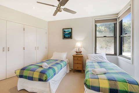 Rolling Waves 3 - Inverell Accommodation 5