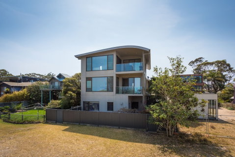 Rolling Waves 3 - Inverell Accommodation 3
