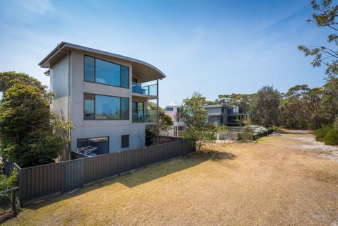 Rolling Waves 3 - Inverell Accommodation 2