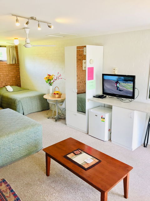 Colonial Motor Inn Pambula - Inverell Accommodation 4