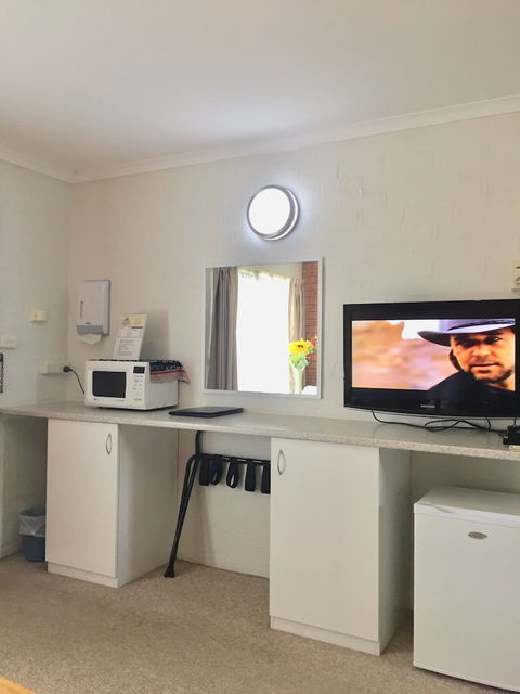 Colonial Motor Inn Pambula - Inverell Accommodation 3