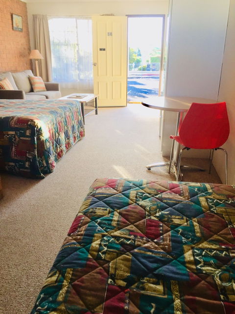 Colonial Motor Inn Pambula - Inverell Accommodation 6