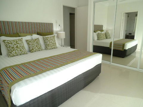 Island Villas & Apartments - Inverell Accommodation 2