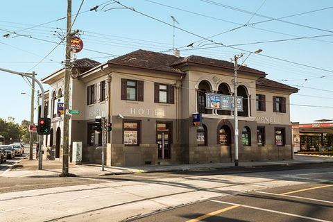 Castello's Powell Hotel - Inverell Accommodation 0