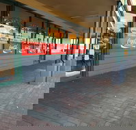 Michael's Golden Hen - Inverell Accommodation