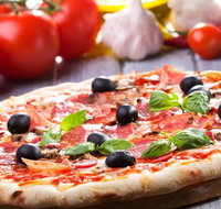 Golden Crust Pizza - Inverell Accommodation