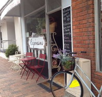 House Of Expressos - Inverell Accommodation